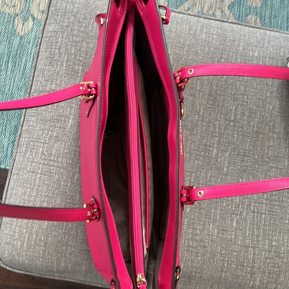 Limited Edition Michael Kors Love Voyager Large Tote Fuchsia - Picture 14 of 14